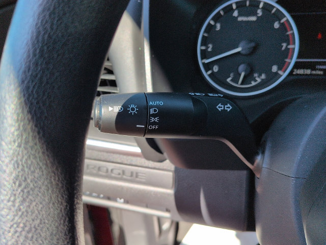 Used 2025 Nissan Rogue S FWD image 24