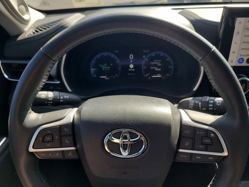 Used 2024 Toyota Highlander Limited image 29