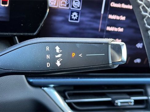 Certified 2024 Chevrolet Equinox EV LT image 32