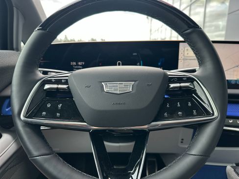 Used 2025 Cadillac Optiq Sport 1 w/ LPO, ONYX Package image 22