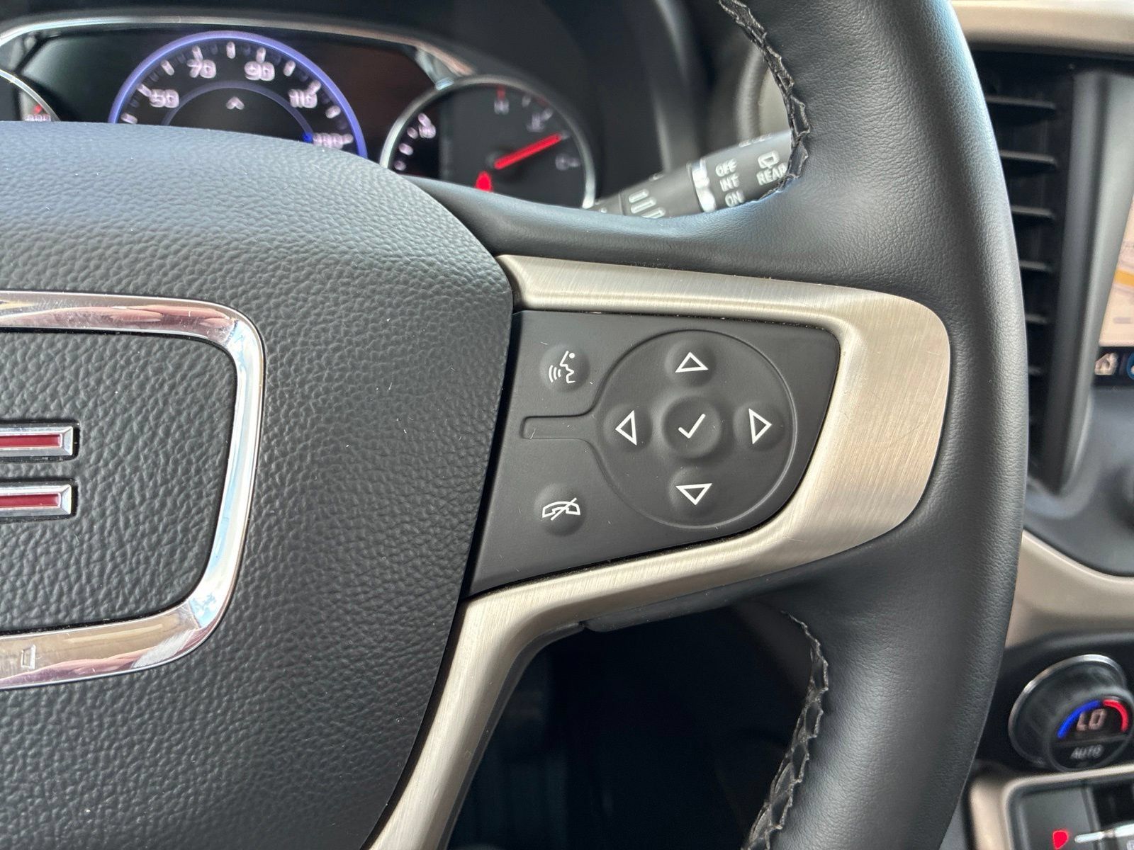 Used 2023 GMC Acadia Denali FWD image 30