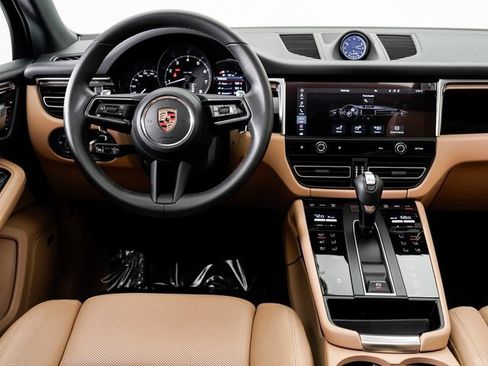 Used 2025 Porsche Macan image 16