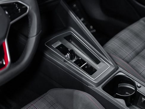 Used 2022 Volkswagen GTI SE image 53