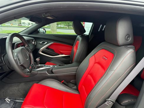 Used 2016 Chevrolet Camaro SS RWD image 10