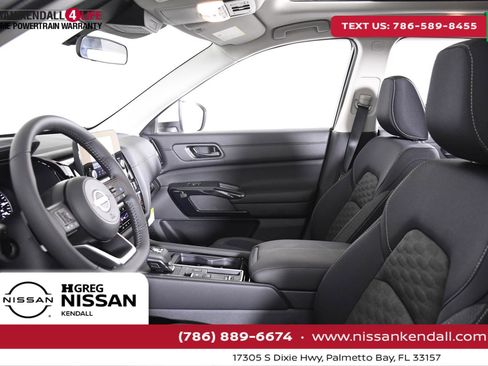 New 2024 Nissan Pathfinder SV w/ SV Premium Package image 21
