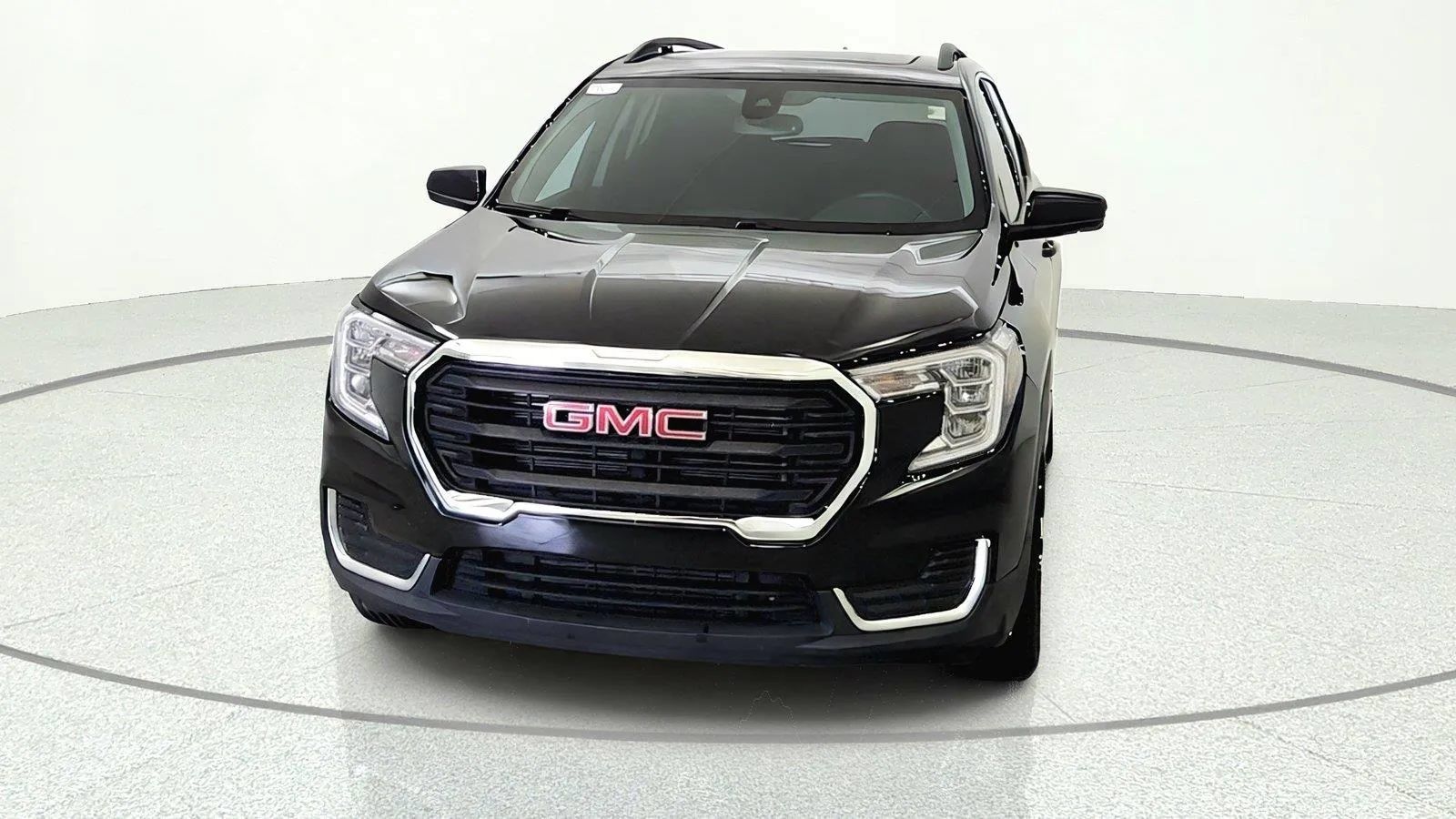 Used 2023 GMC Terrain SLE w/ Driver Convenience Package FWD image 2