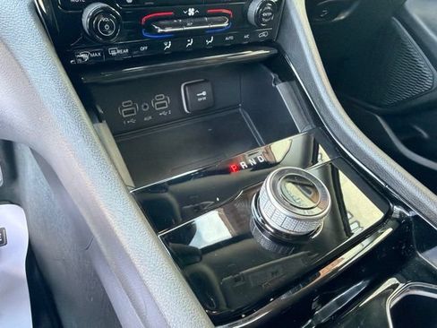 Used 2023 Jeep Grand Cherokee L Laredo w/ Luxury Tech Group I AWD/4WD image 23