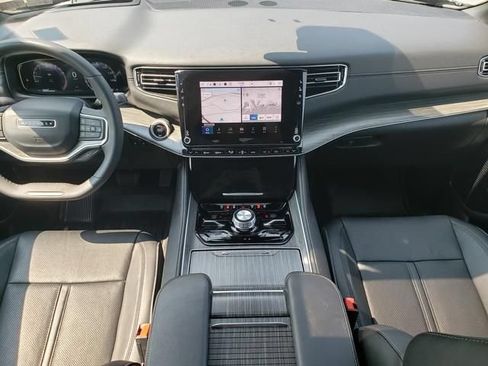 Used 2024 Jeep Wagoneer L Series III w/ Premium Group I AWD/4WD image 18