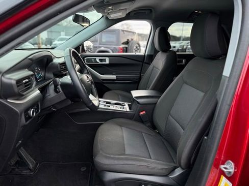 Certified 2023 Ford Explorer XLT image 2
