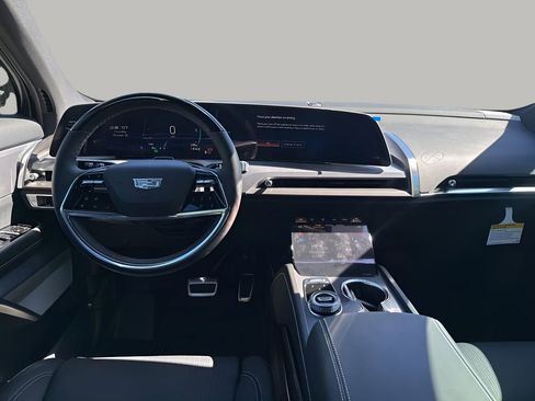 New 2026 Cadillac Vistiq Premium Luxury w/ LPO, Floor Liner Package AWD/4WD image 25