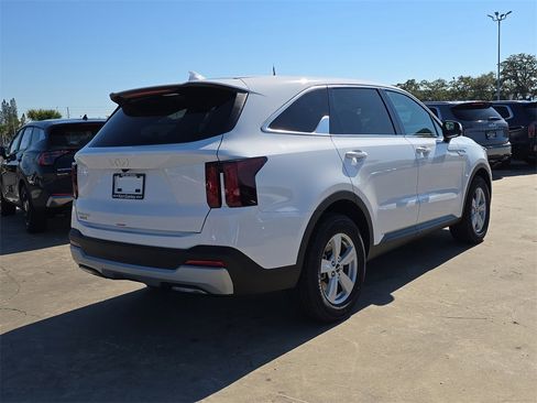 New 2026 Kia Sorento LX image 8