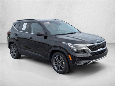 Used 2023 Kia Seltos S w/ Navigation Package FWD image 3