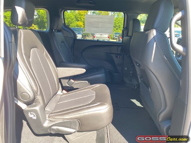 New 2027 Chrysler Pacifica Select AWD/4WD image 7