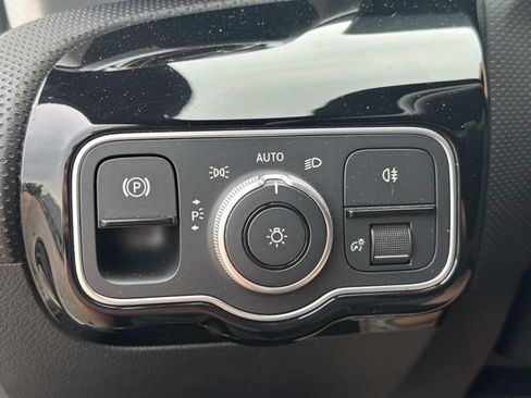 Used 2025 Mercedes-Benz CLA 250 image 21