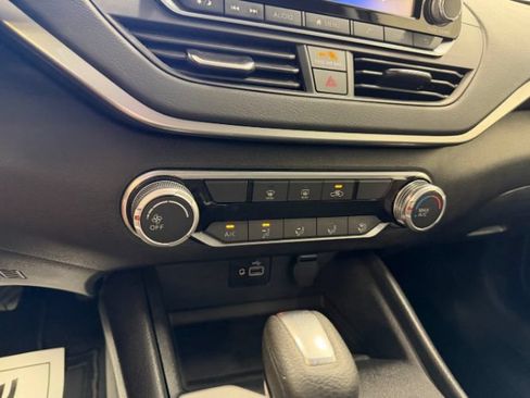 Used 2024 Nissan Altima 2.5 S FWD image 16