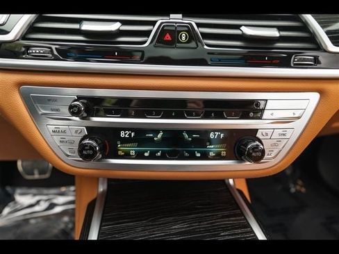 Used 2022 BMW 750i xDrive w/ Executive Package AWD/4WD image 29