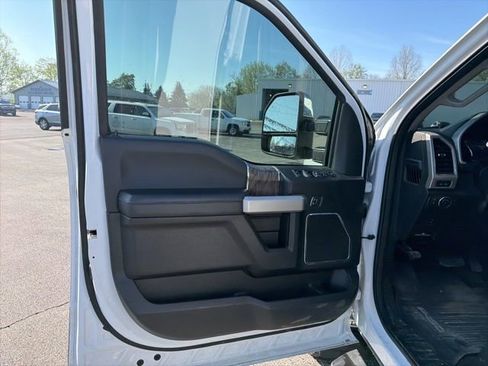 Used 2019 Ford F250 Lariat w/ Chrome Package image 27