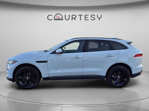 Used 2018 Jaguar F-PACE Premium image 2