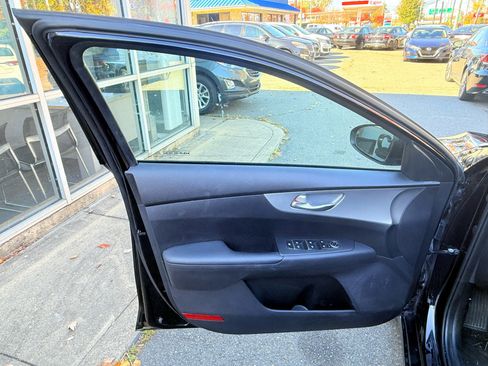 Used 2023 Kia Forte LXS image 16