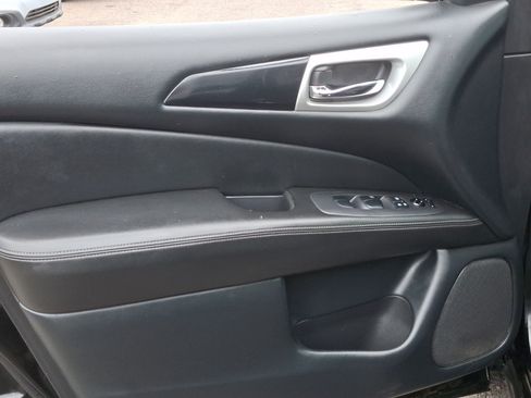 Used 2019 Nissan Pathfinder S AWD/4WD image 13