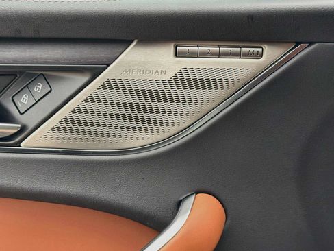 Certified 2025 Jaguar F-PACE R-Dynamic S AWD/4WD image 18
