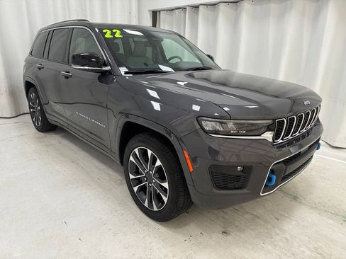 Used 2022 Jeep Grand Cherokee Overland w/ Luxury Tech Group IV AWD/4WD image 3