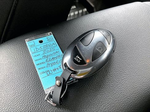 Used 2025 Hyundai Elantra Hybrid FWD image 10