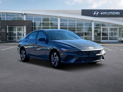 New 2025 Hyundai Elantra Sport image 11