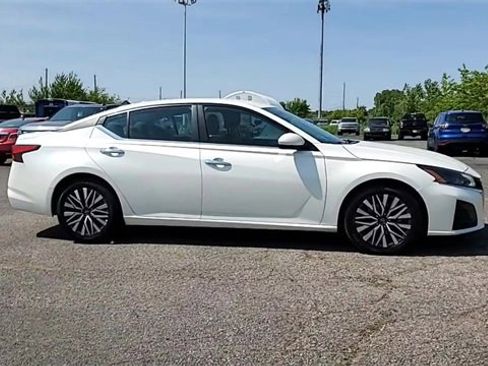 Used 2023 Nissan Altima 2.5 SV image 3
