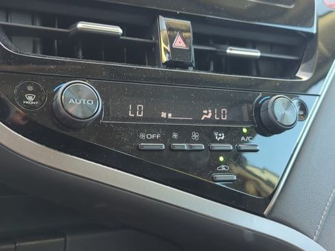 Used 2023 Toyota Camry SE FWD image 13