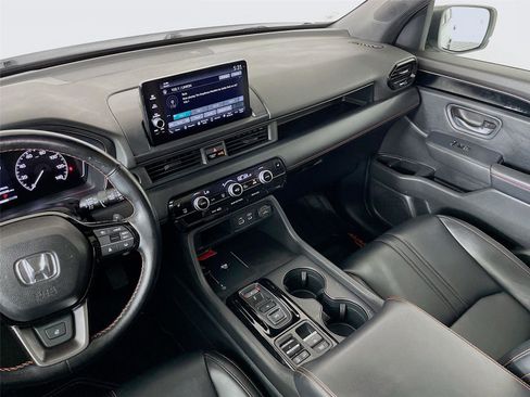 Used 2023 Honda Pilot TrailSport image 25