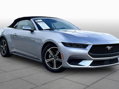 Used 2025 Ford Mustang Premium RWD image 3