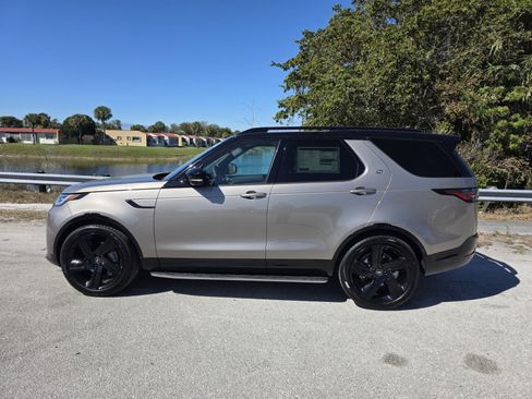 New 2026 Land Rover Discovery Dynamic SE image 7