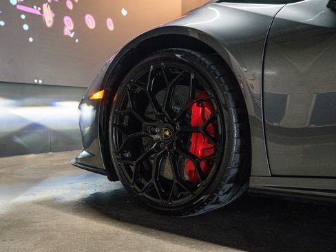 Used 2021 Lamborghini Huracan EVO RWD image 16