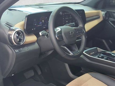 Used 2025 Chevrolet Equinox ACTIV w/ Safety and Technology Package FWD image 10