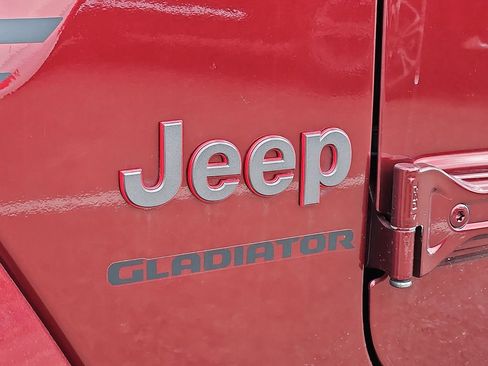 Used 2022 Jeep Gladiator Rubicon w/ Cold Weather Group AWD/4WD image 4