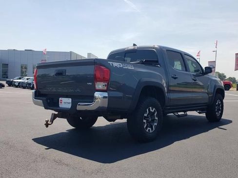 Used 2017 Toyota Tacoma TRD Off-Road w/ Tow Package (A/T) AWD/4WD image 5