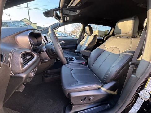 New 2026 Chrysler Pacifica Select AWD/4WD image 14