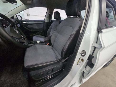 Used 2025 Volkswagen Jetta SE w/ Black Wheel Package FWD image 8