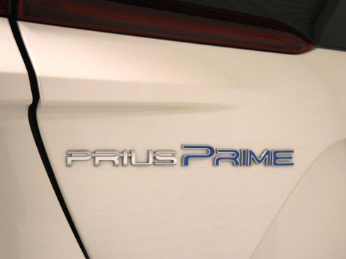 Used 2017 Toyota Prius Prime Advanced image 97