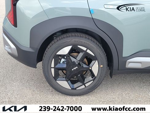 New 2027 Kia Seltos S FWD image 9
