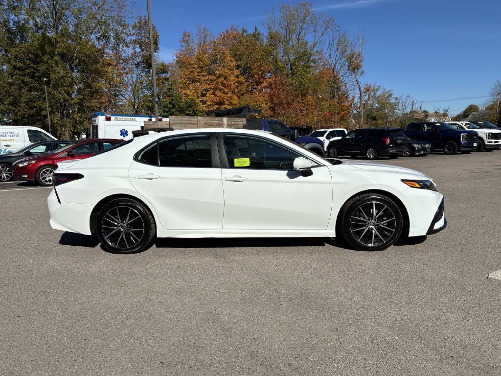 Used 2021 Toyota Camry SE w/ Cold Weather Package FWD image 8