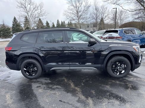 New 2026 Volkswagen Atlas Peak Edition image 4