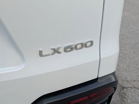 Used 2024 Lexus LX 600 4WD w/ Luxury Package image 23