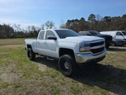 Used 2018 Chevrolet Silverado 1500 LT image 1