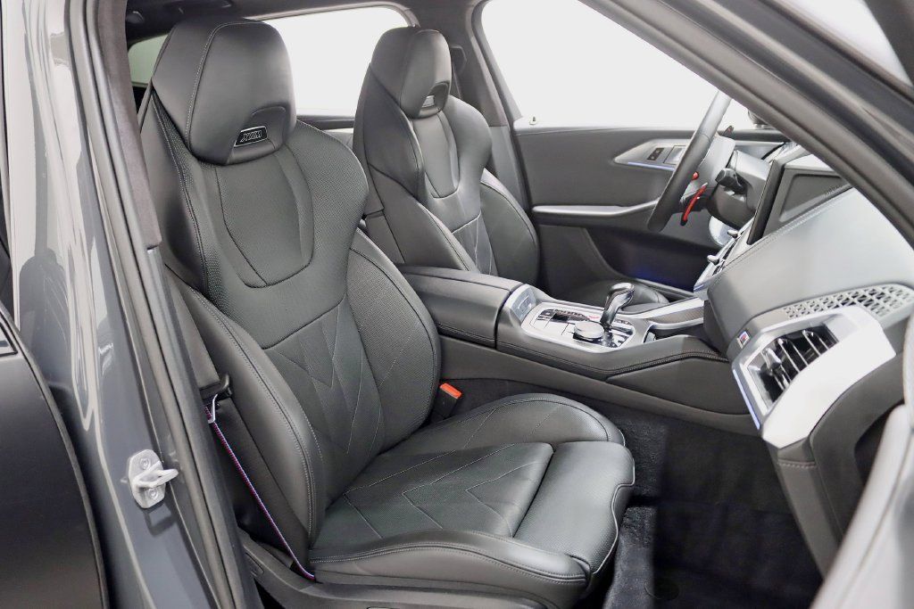 Used 2023 BMW XM AWD/4WD image 30