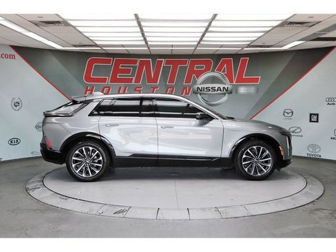 Used 2024 Cadillac Lyriq Sport RWD image 5