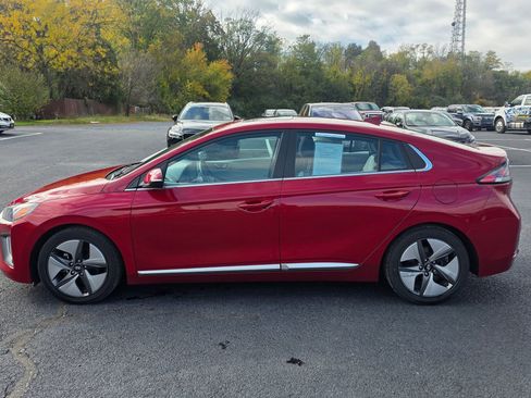 Used 2020 Hyundai Ioniq SEL image 3