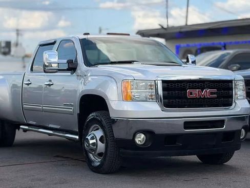 Used 2011 GMC Sierra 3500 SLT w/ SLT Convenience Package AWD/4WD image 5