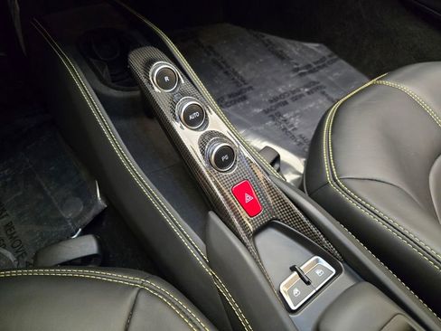 Used 2021 Ferrari F8 Tributo image 37